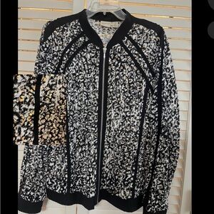 Zenergy by Chico’s Black & White  Textured Zip-Front Cardigan